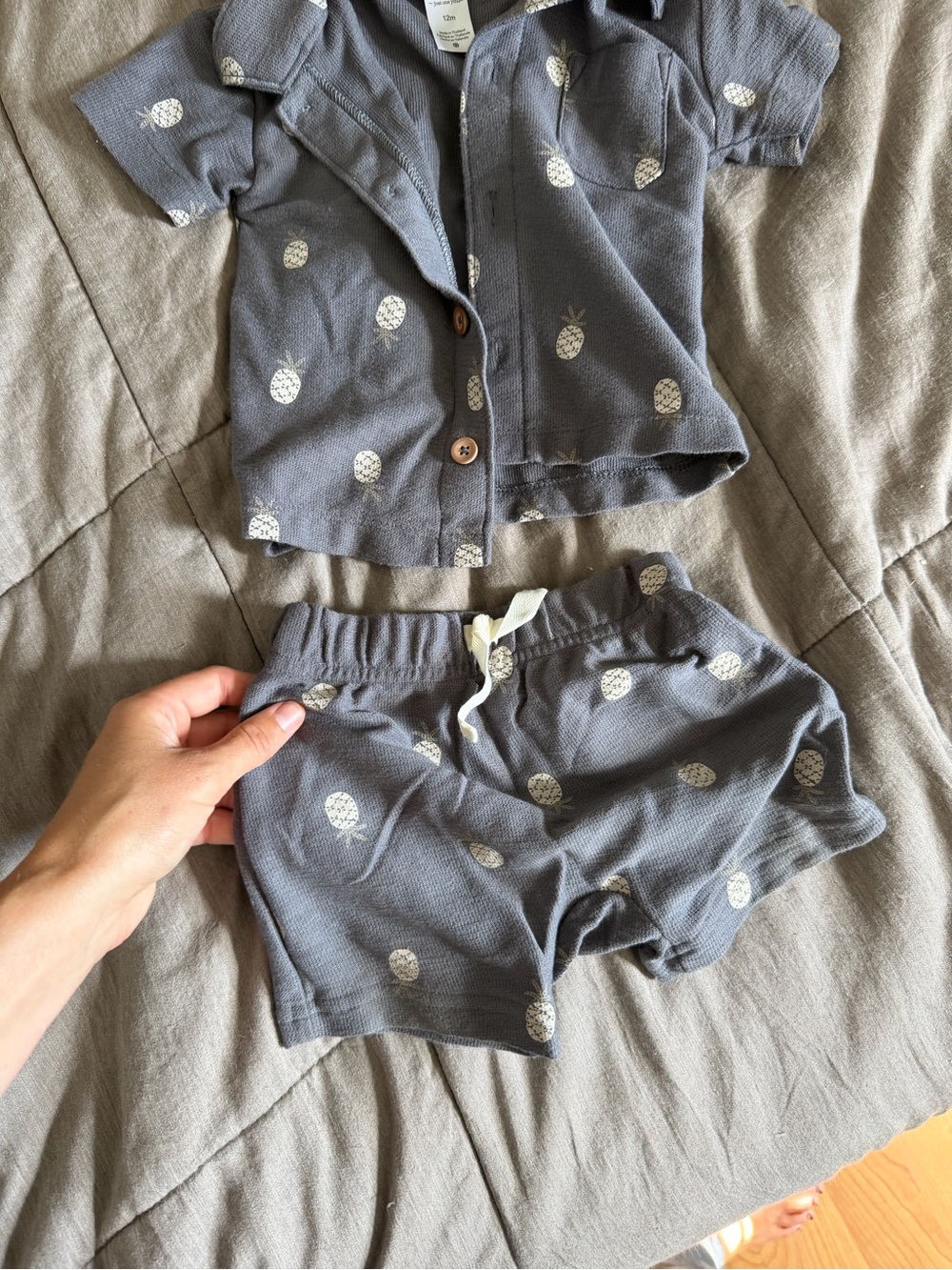 CARTERS PINEAPPLE SET - Picture 10 of 10